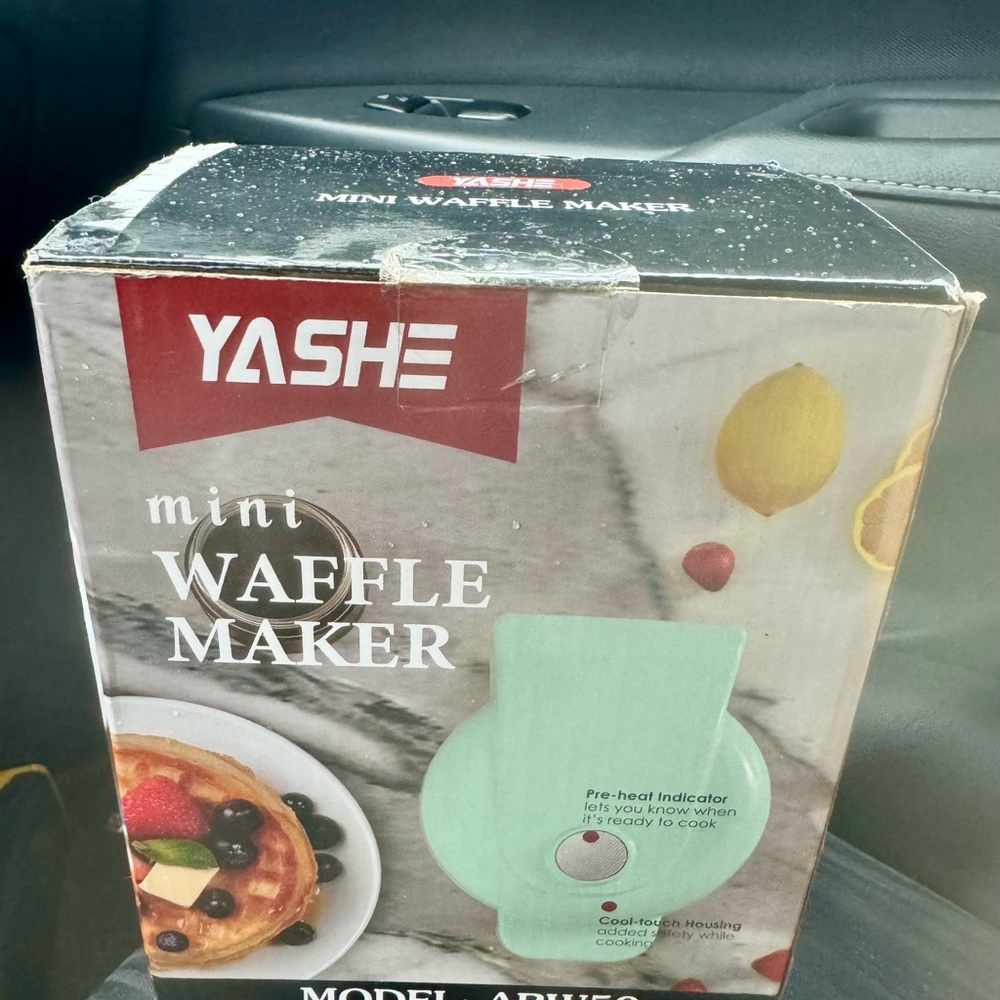 Mini Waffle Maker - Light Green